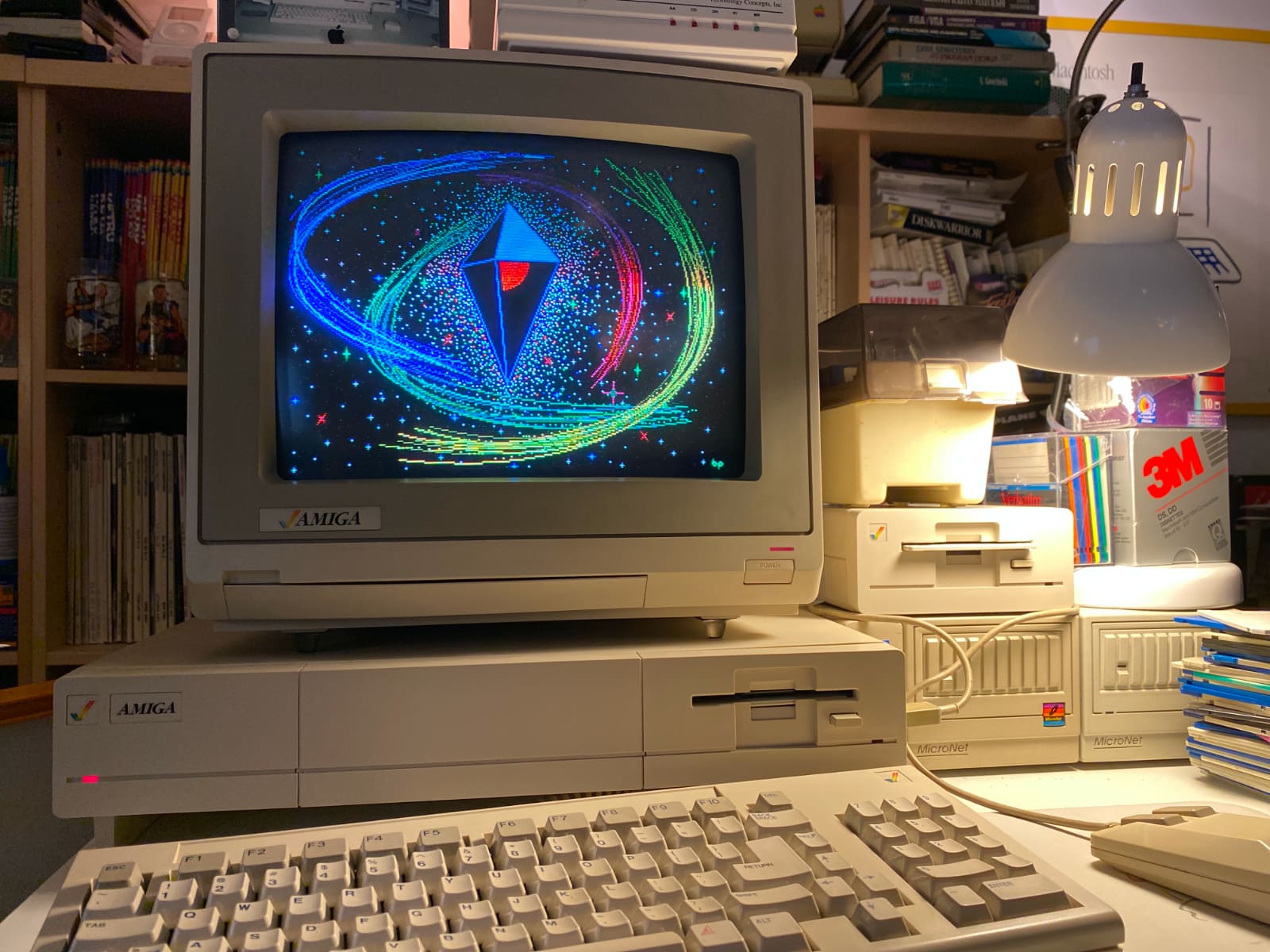 Amiga 1000 displaying No Man's Sky pixel art